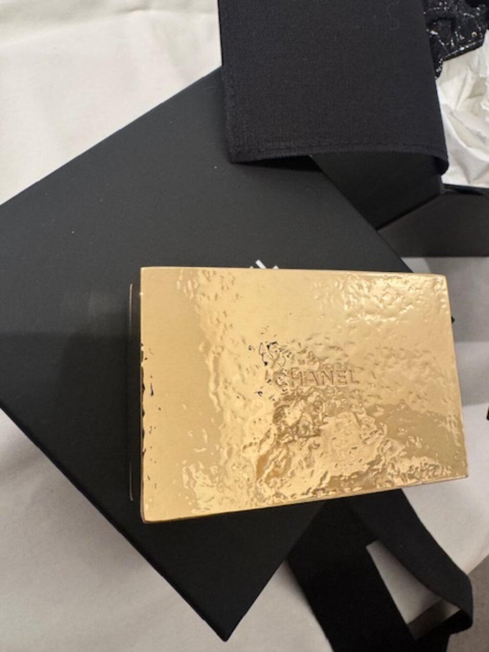 CHANEL 2026 Metiers D'Art NYC Metal Aimer Pour Vivre Minaudiere clutch Gold - Picture 4 of 10